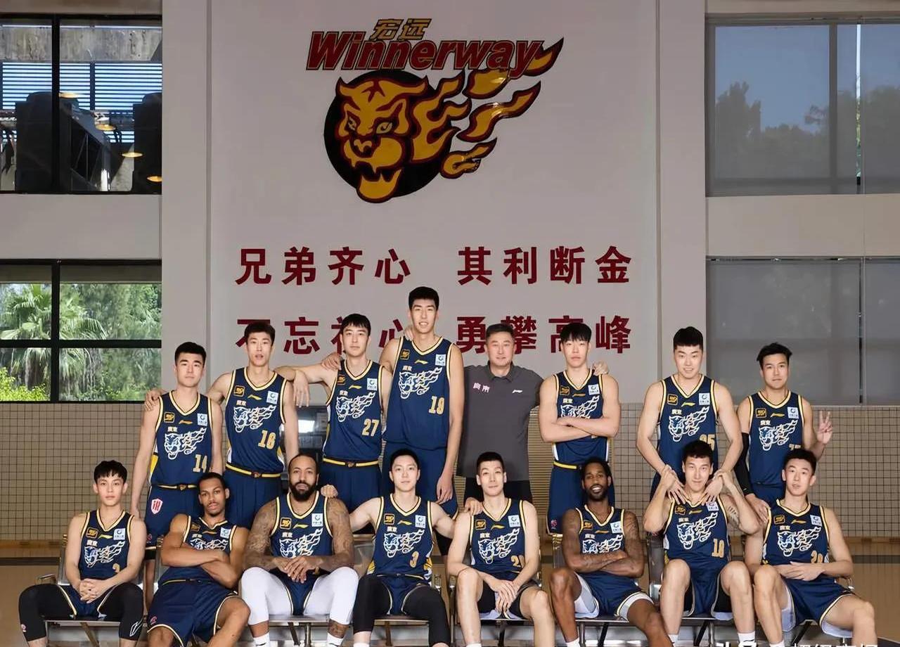 关于广州富力客场击败青岛黄海，取得连胜的信息