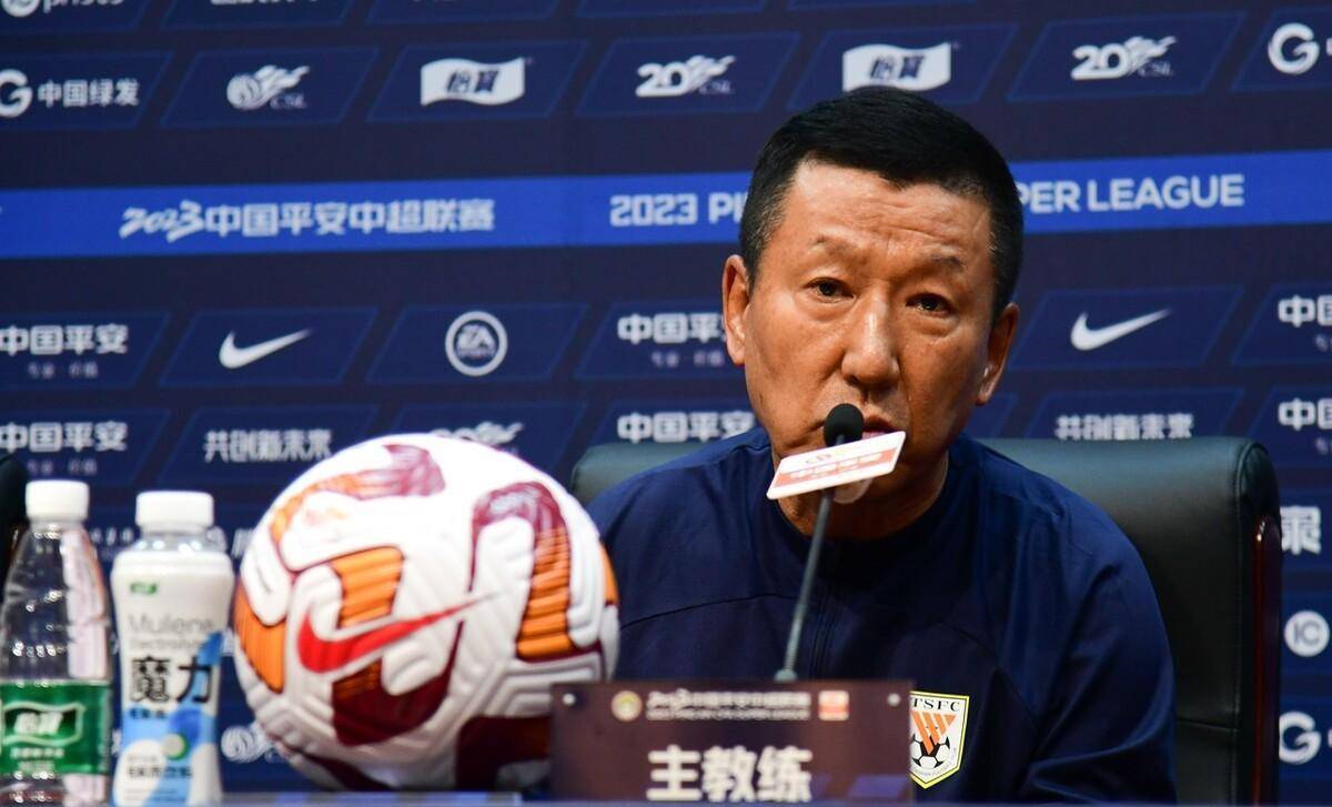 主教练临危受命,成功带领球队逆转局面 主教练临危受命,成功带领球队逆转局面