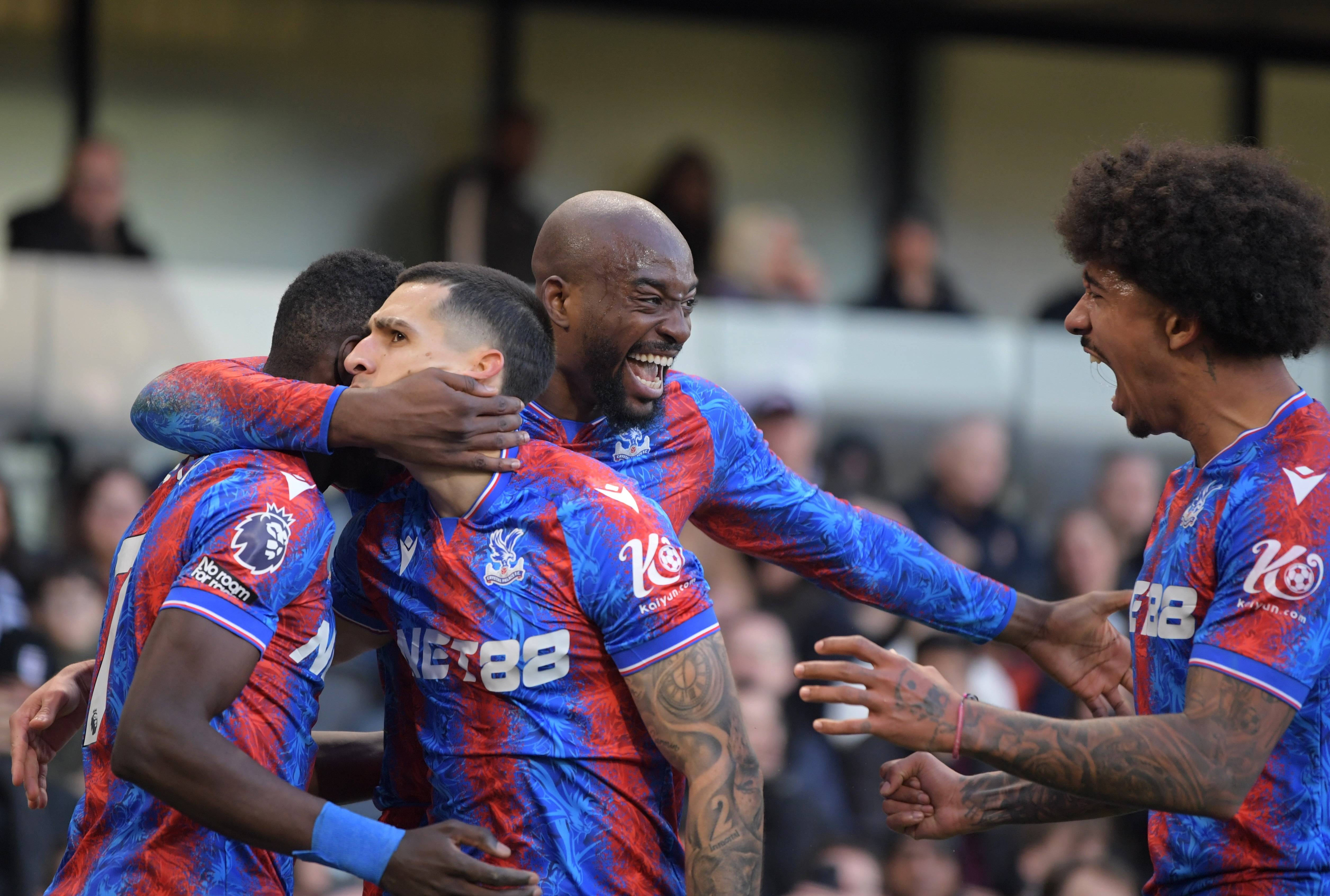 包含水晶宫主场失利，英超球队陷入连败泥潭的词条