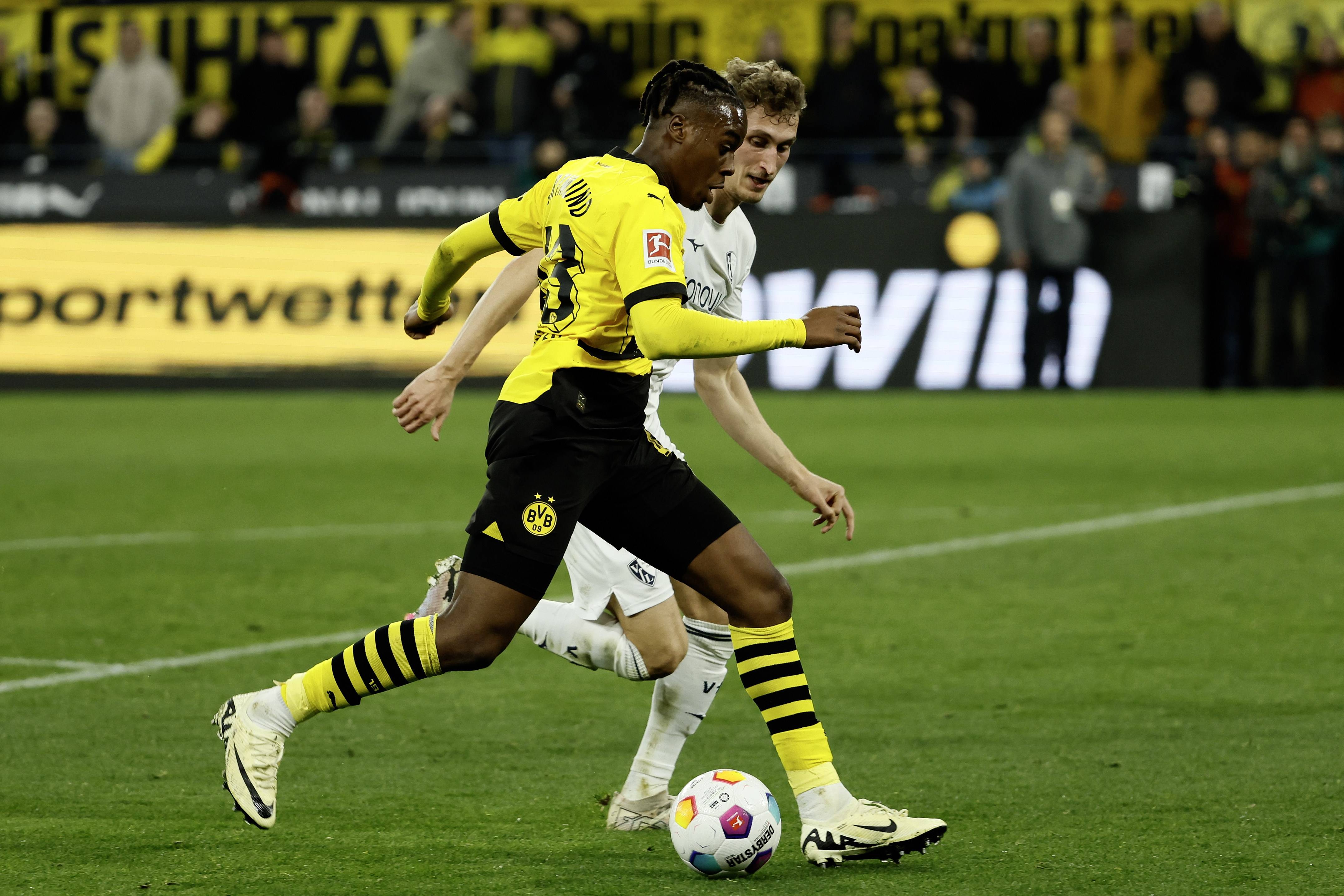 多特蒙德奋力拼抢,稳坐德甲联赛前列 多特蒙德奋力拼抢,稳坐德甲联赛前列