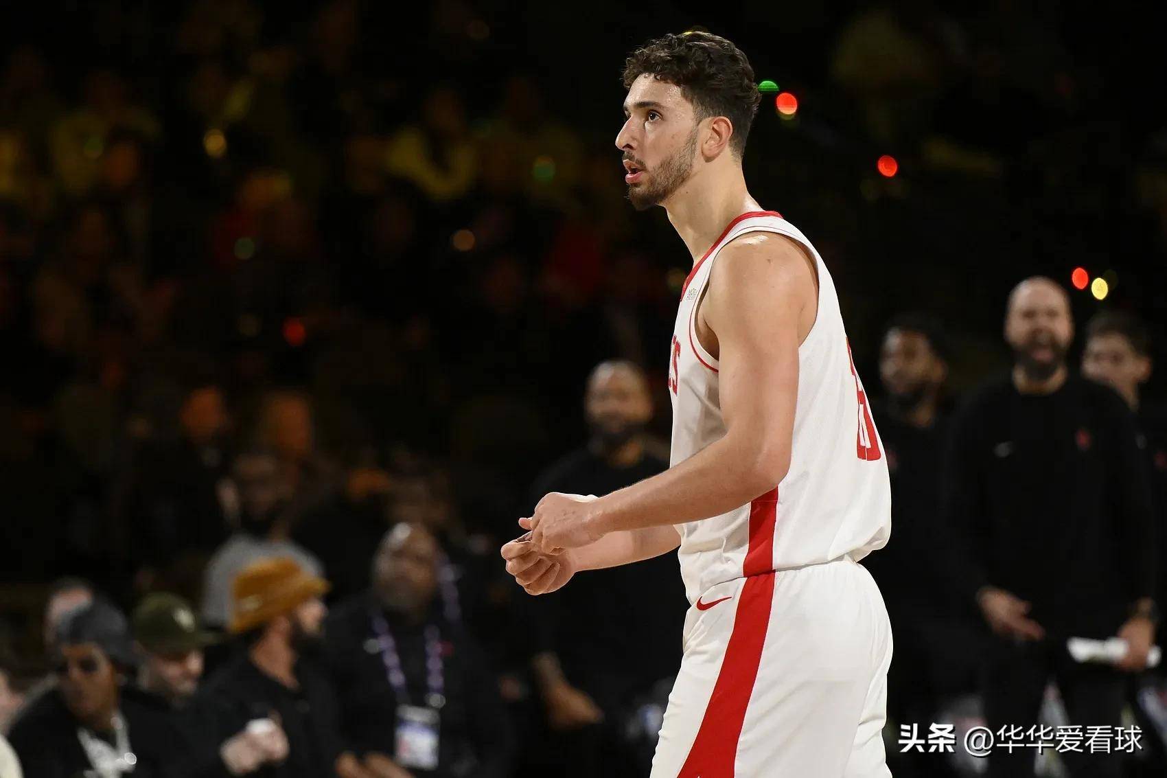 世俱杯-包含猛龙队前锋蝉联最佳球员,贡献不可或缺的词条