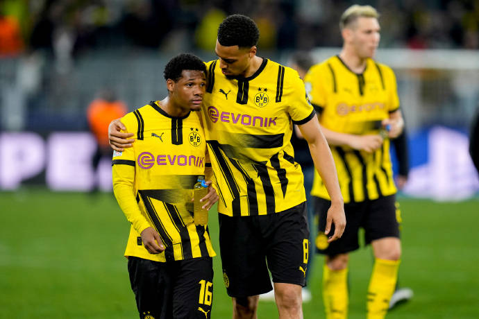 多特蒙德突破对手防线,取得胜利 多特蒙德突破对手防线,取得胜利