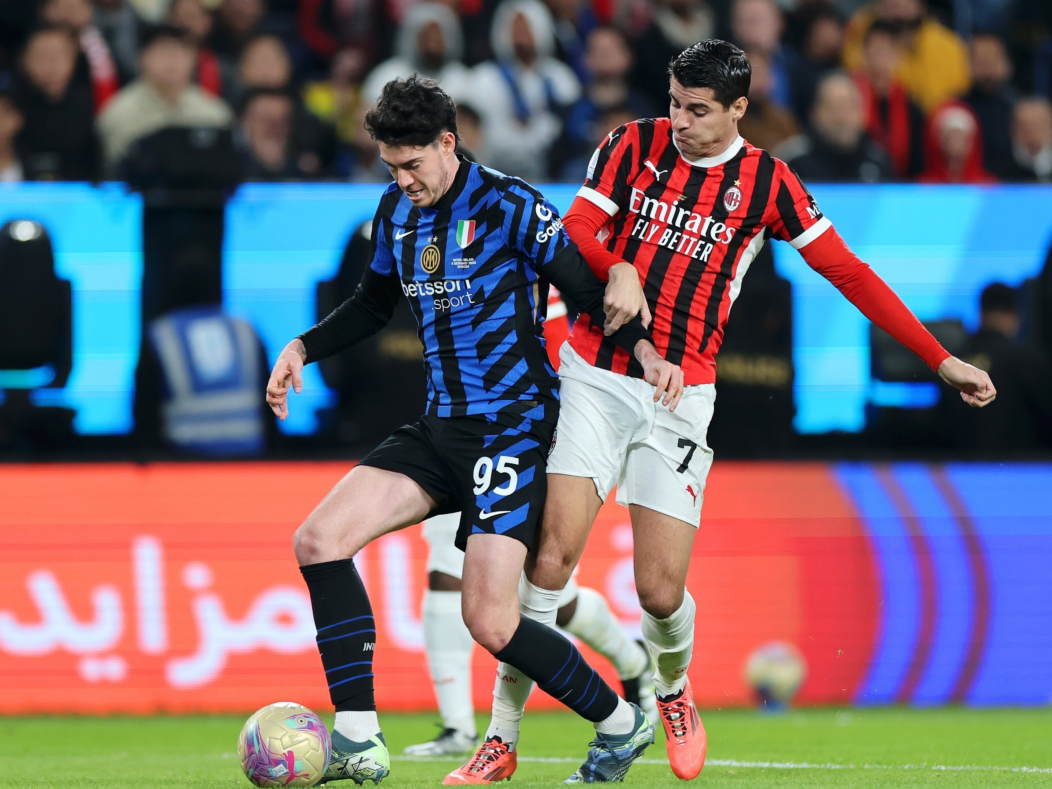 拜仁慕尼黑遭遇AC米兰的坚强挑战，艰难获胜的简单介绍