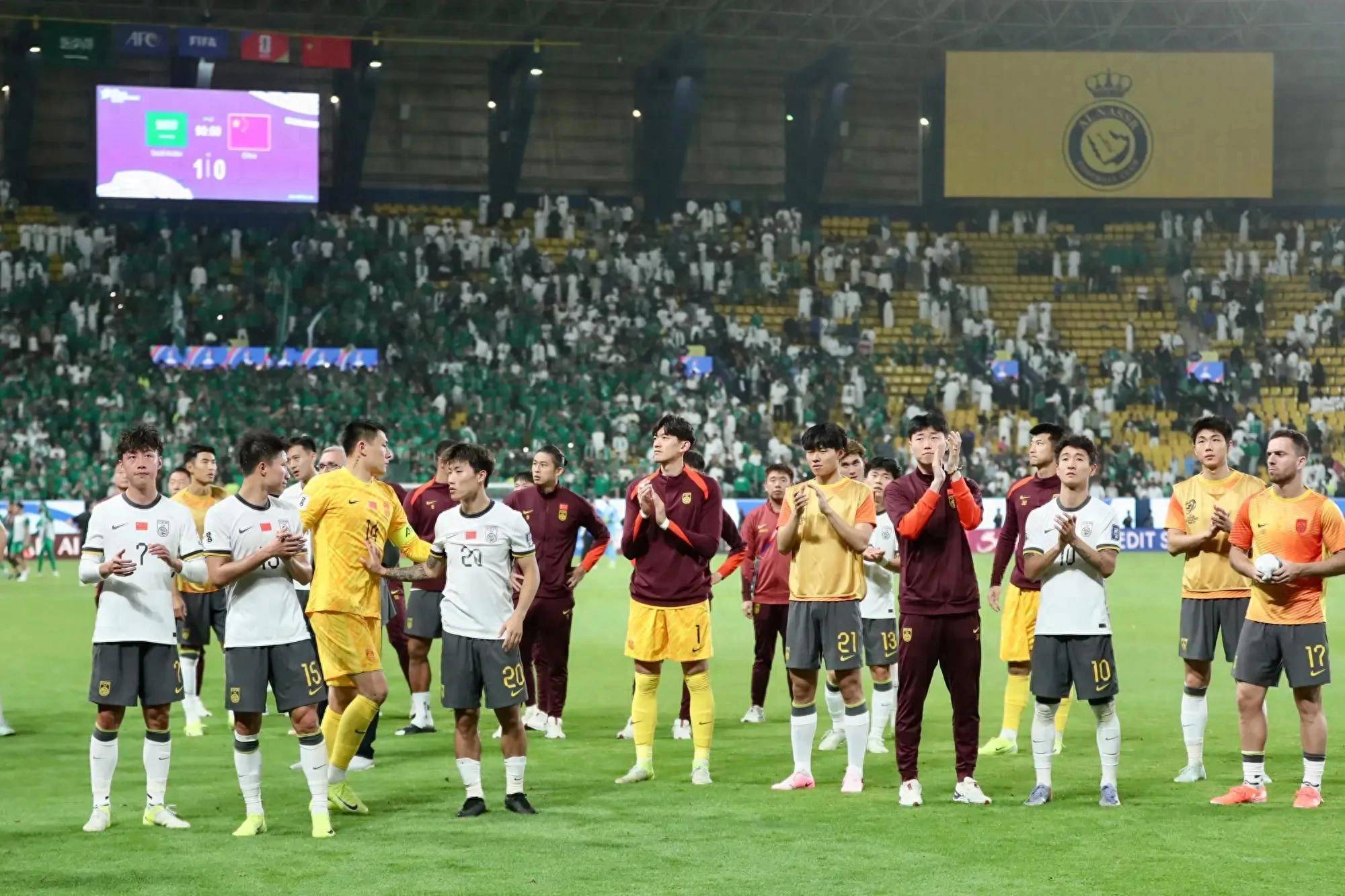 包含日本球队与沙特豪强展开激烈对决，胜者晋级足坛巅峰的词条