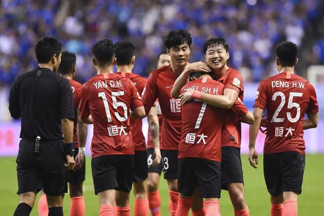 世俱杯分组-澳大利亚举重选手披荆斩棘,成功登顶