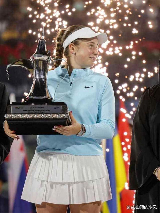 世俱杯分组-加拿大选手斩获冠军,奋力向前