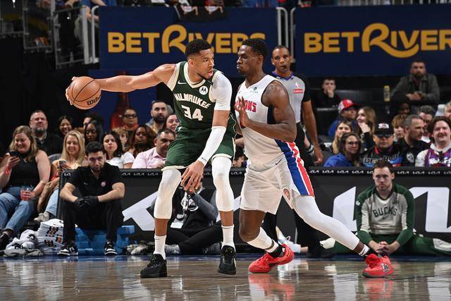 世俱杯直播-包含雄鹿主场击败活塞,字母哥独得分的词条