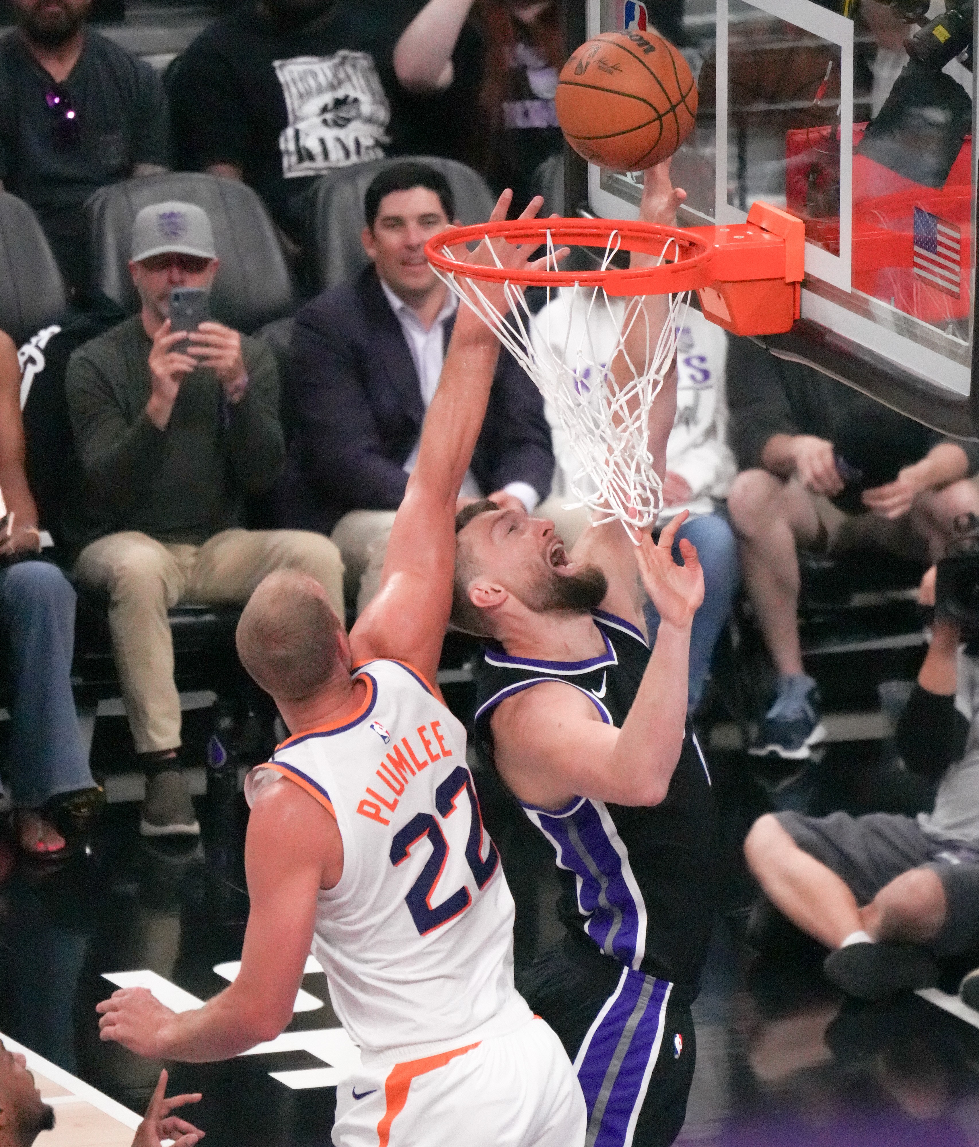 世俱杯时间-太阳队后卫准绝杀,带领球队取得胜利的简单介绍