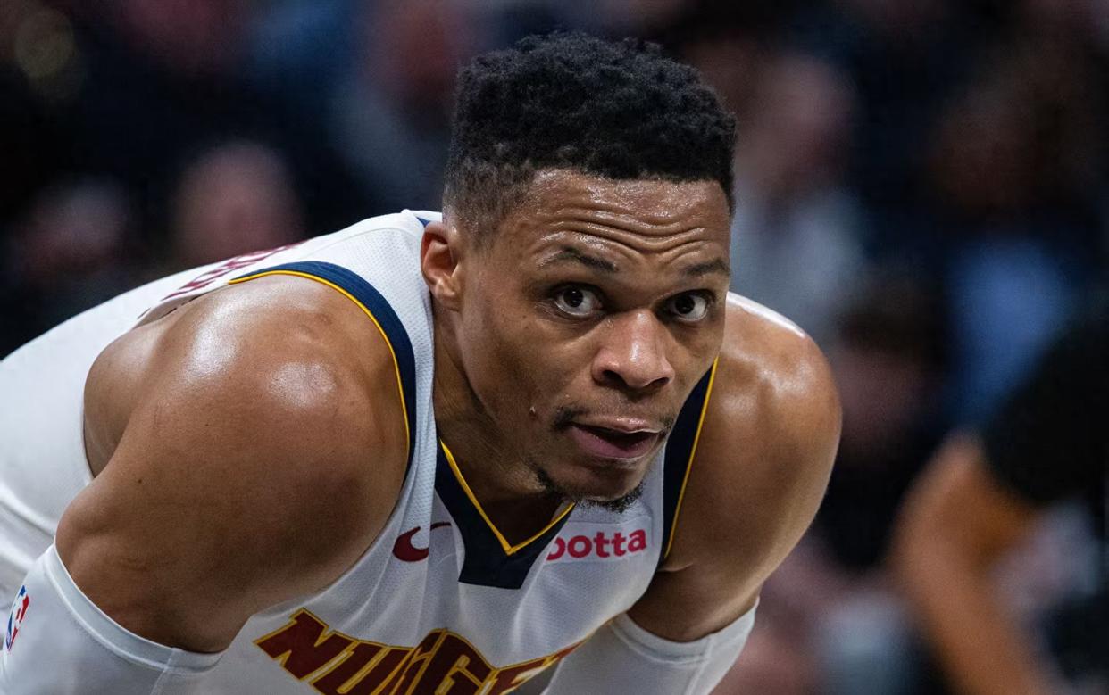 雄鹿主场击败掘金，继续领跑东部