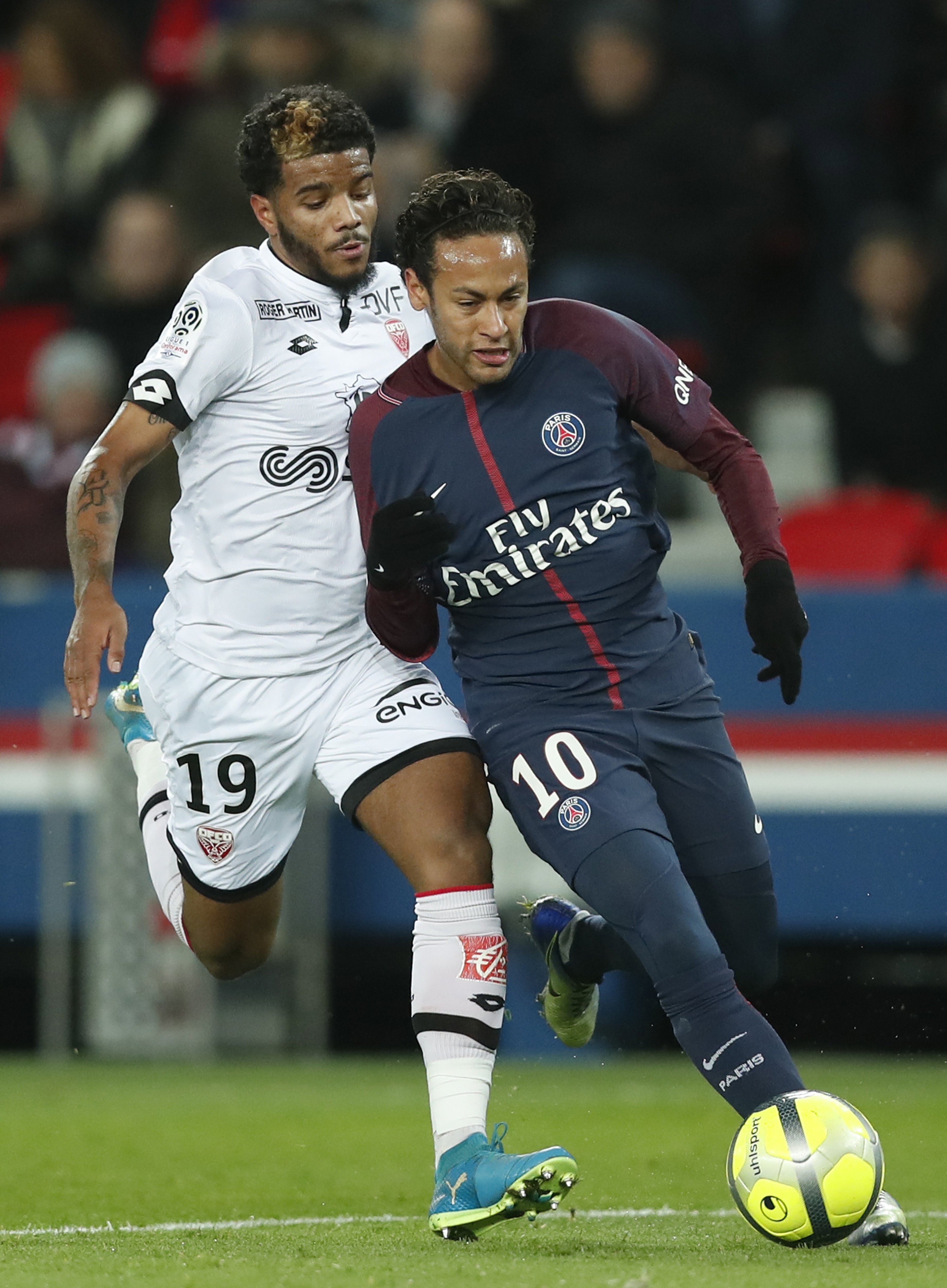 世俱杯决赛-包含巴黎圣日耳曼闷平第戎,备受质疑与挑战的词条