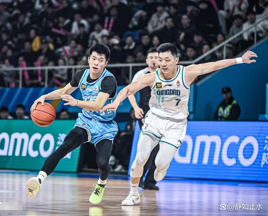 世俱杯分组-四川男篮联手发力,赢得领先优势