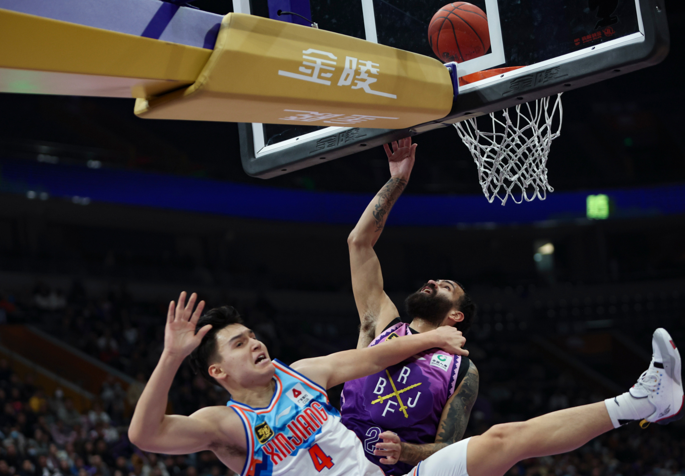 包含新疆队外援火力全开，将领先优势扩大的词条