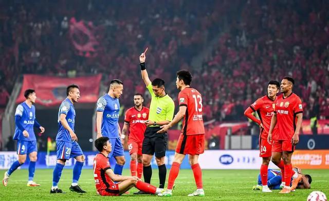 世俱杯冠军-激烈对决呈现绝佳画面,胜负悬念重重