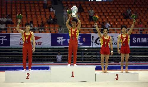 体操男子全能决赛俄罗斯选手登顶领奖台