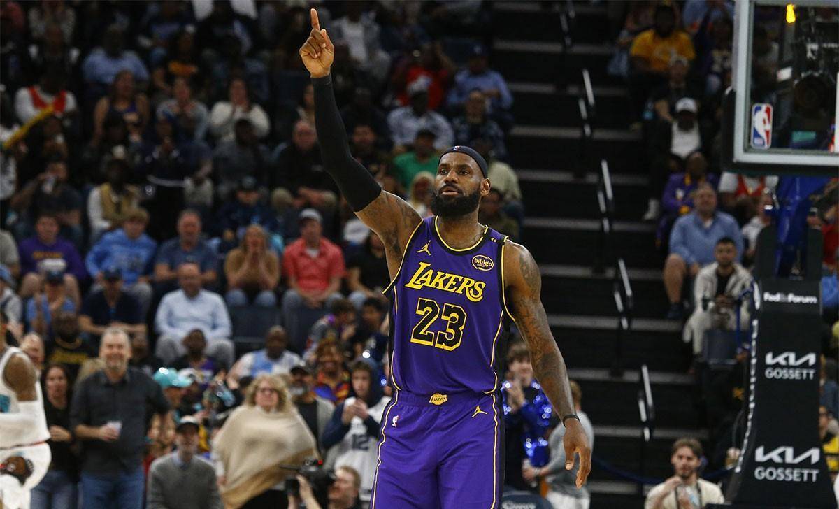 世俱杯2025-詹姆斯掌控比赛带队全胜，湖人表现出色赢得胜利