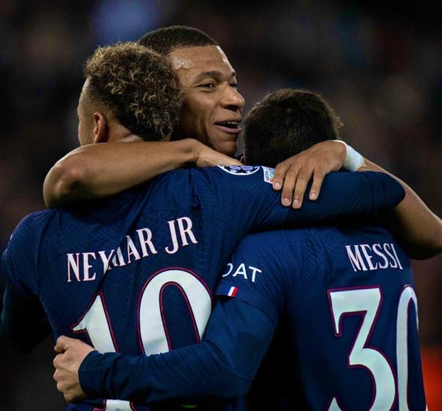 梅西和内马尔的激烈对决,巴黎和巴萨胜负难料 梅西和内马尔的激烈对决,巴黎和巴萨胜负难料