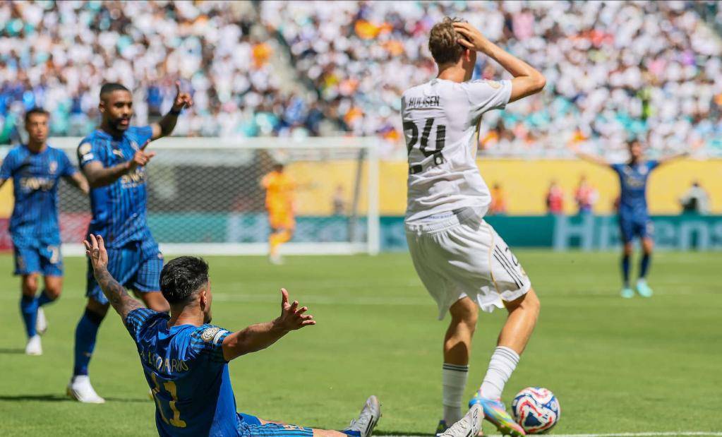 世俱杯直播-皇马前锋连续进球,士气高昂的简单介绍