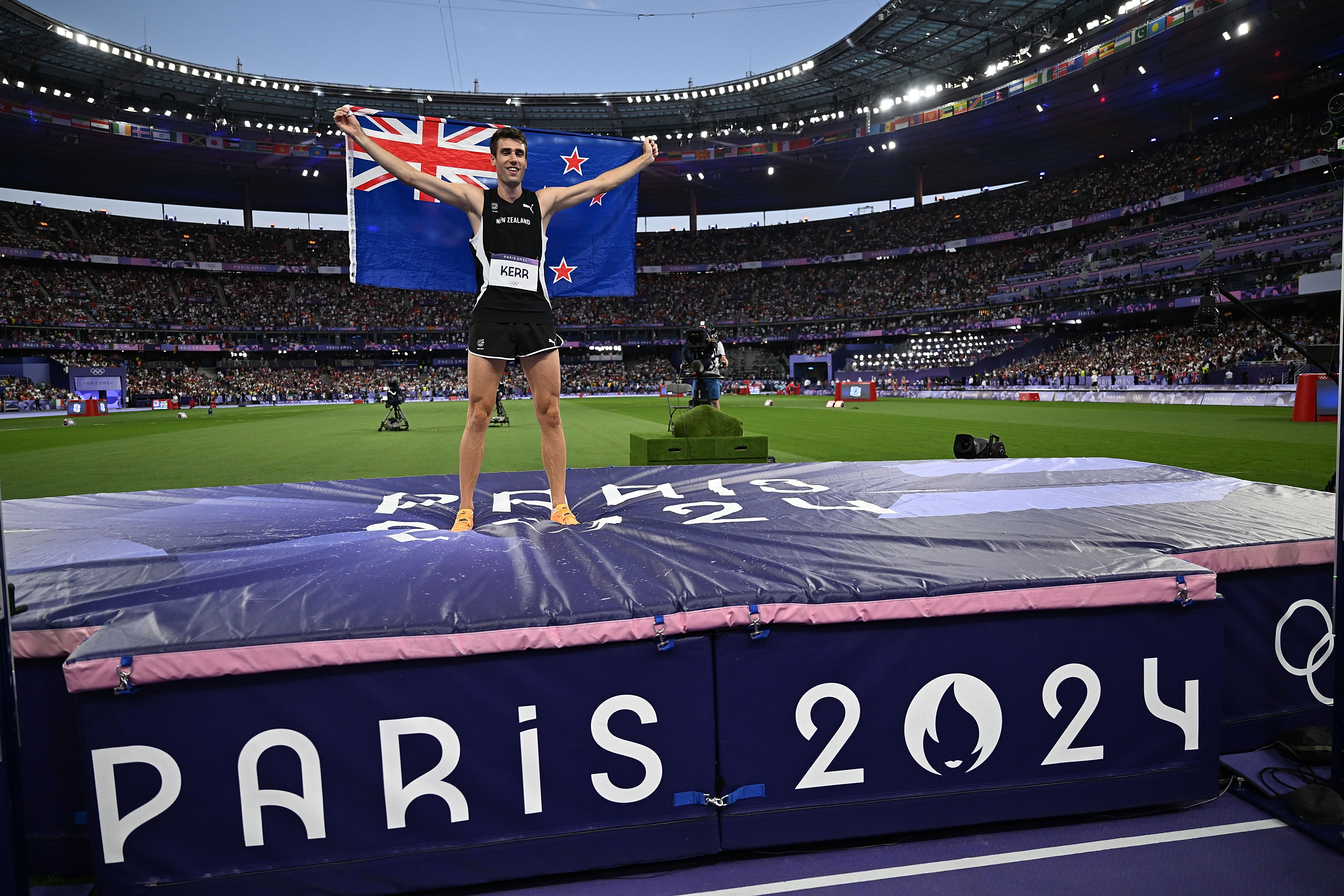 世俱杯赛程-瑞典跳高选手勇夺冠军,飞跃希望