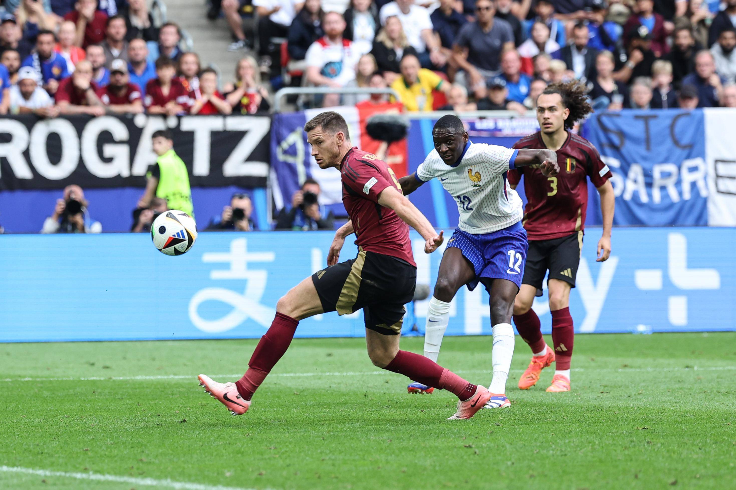 关于冲刺榜首!法国足球联赛强队竞逐冠军的信息 关于冲刺榜首!法国足球联赛强队竞逐冠军的信息