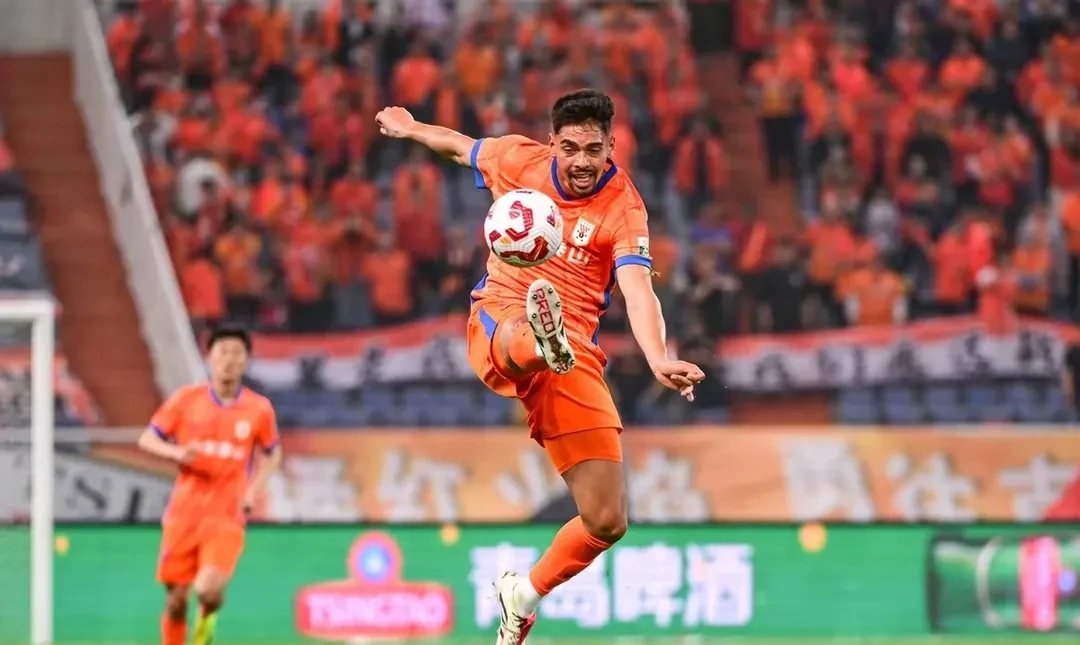 世俱杯官网-鲁能前锋闪耀全场,造成对手球门捷足先登的进球