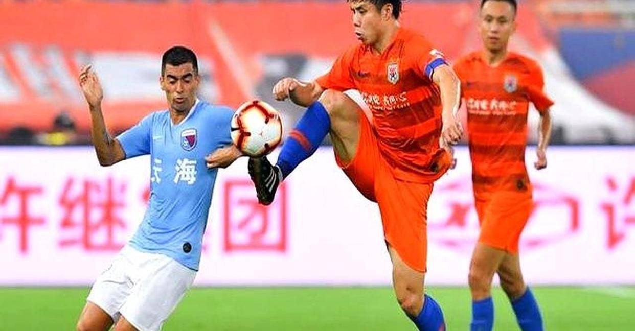 鲁能前锋闪耀全场,造成对手球门捷足先登的进球 鲁能前锋闪耀全场,造成对手球门捷足先登的进球