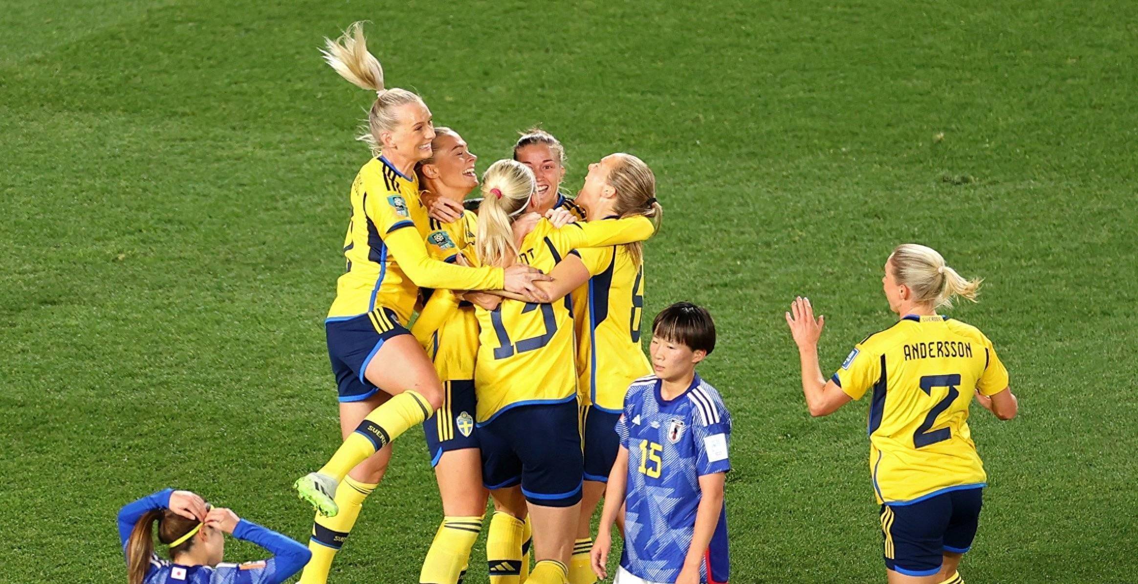 世俱杯直播-新西兰女足队员取得进球,助力球队胜利