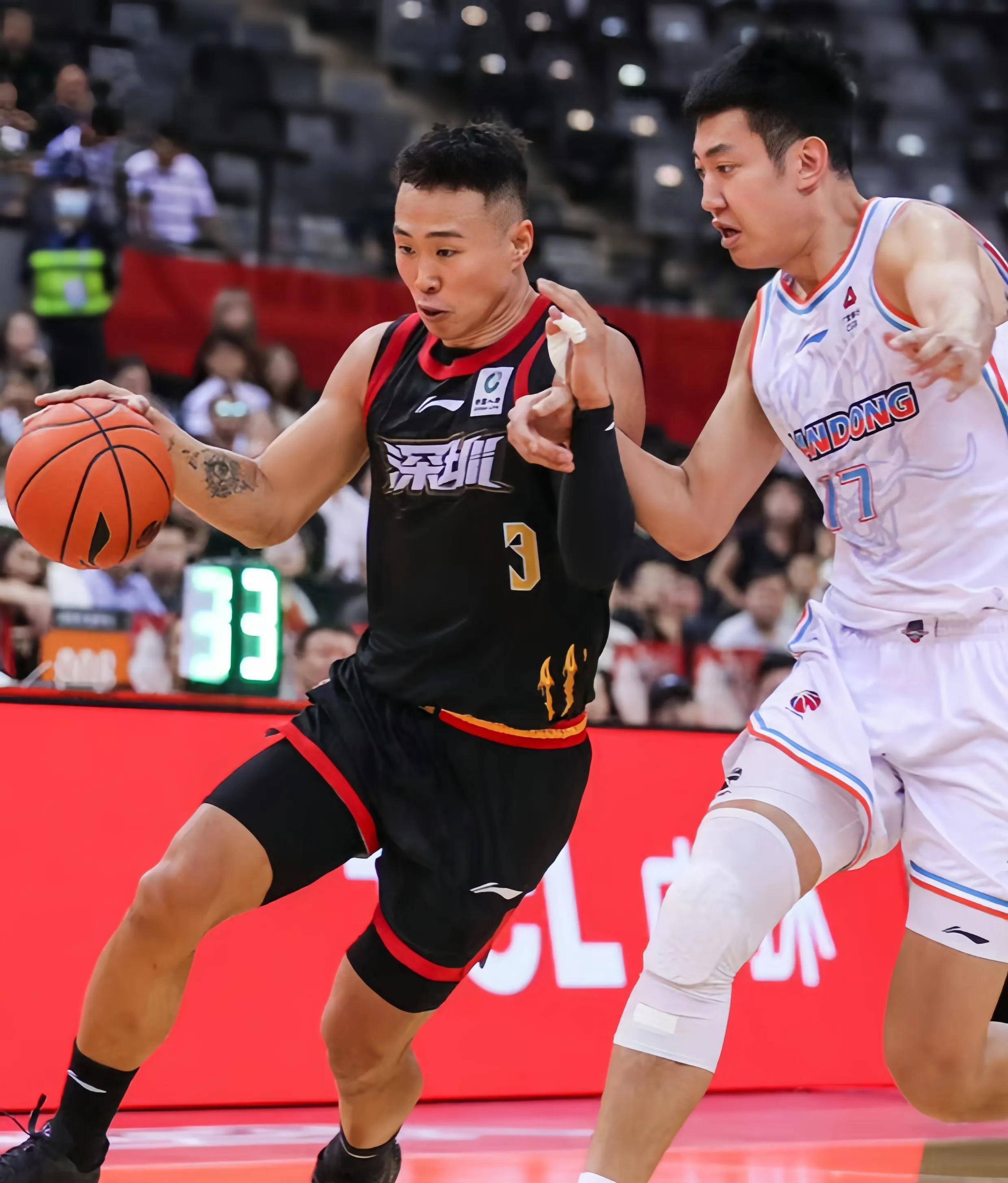 名将球员在最新篮球比赛中大放异彩 名将球员在最新篮球比赛中大放异彩