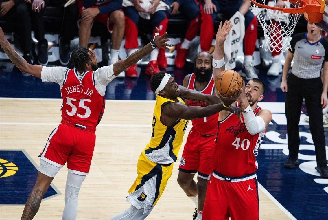 快船迎战步行者,双枪风头盖全争取胜利 快船迎战步行者,双枪风头盖全争取胜利