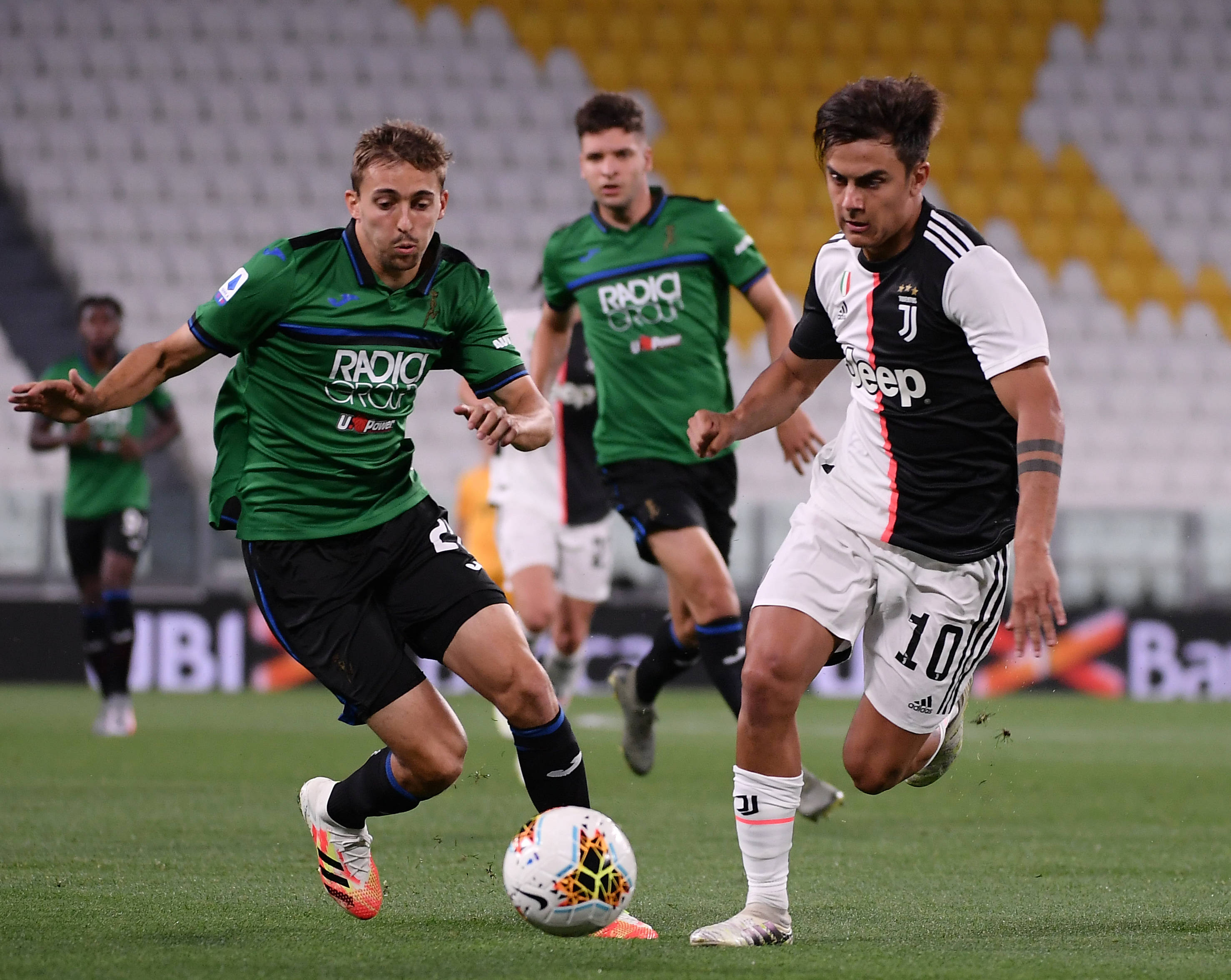 世俱杯-意甲赛场对抗激烈，球员身手过人战术妙的简单介绍