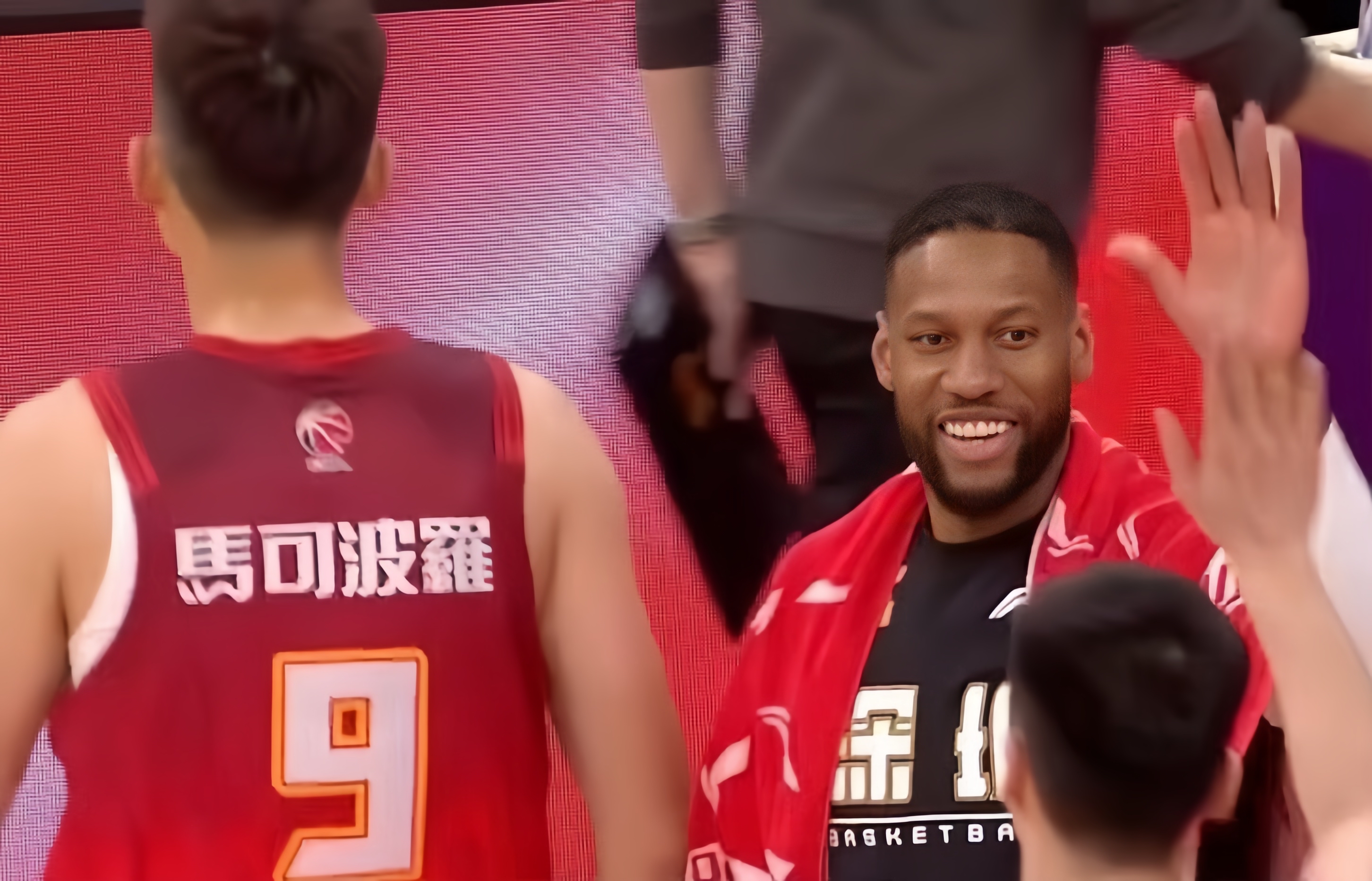 世俱杯2025-深圳队惊险击败湖南男篮，实力雄厚令人敬佩的简单介绍