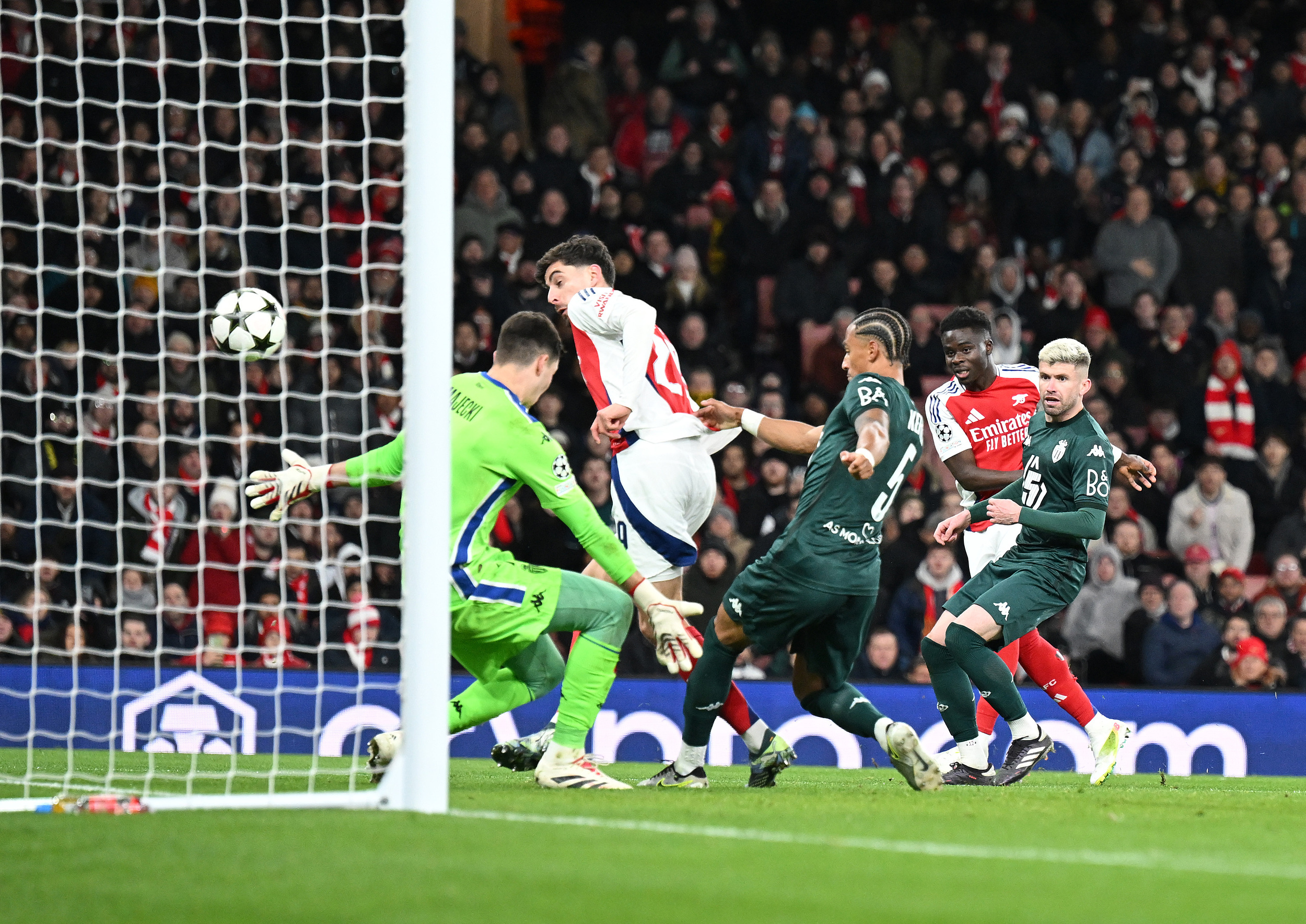 包含卢森堡队准备应对欧洲杯预选赛挑战，信心十足的词条