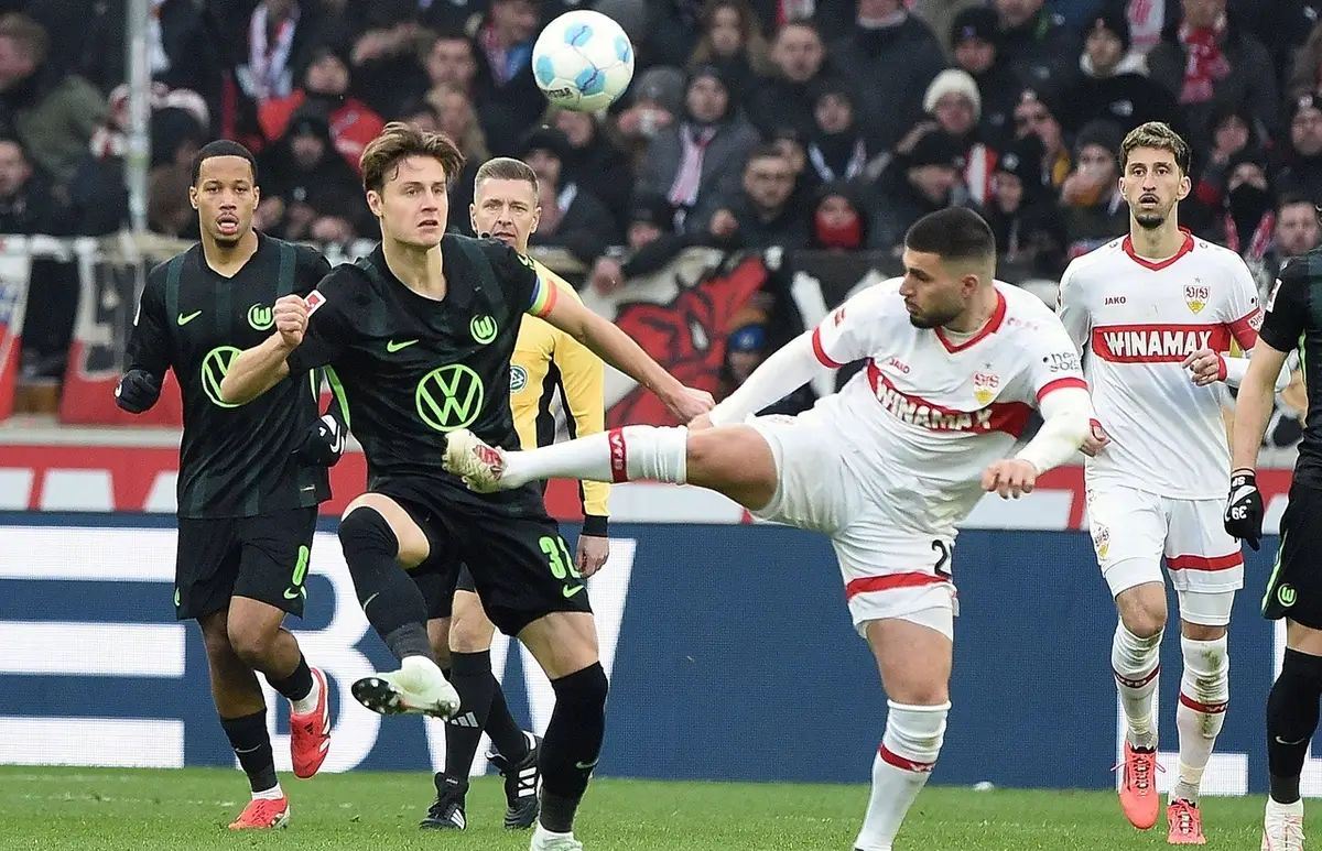 世俱杯改制-沃尔夫斯堡在客场击败斯图加特，保持不败纪录