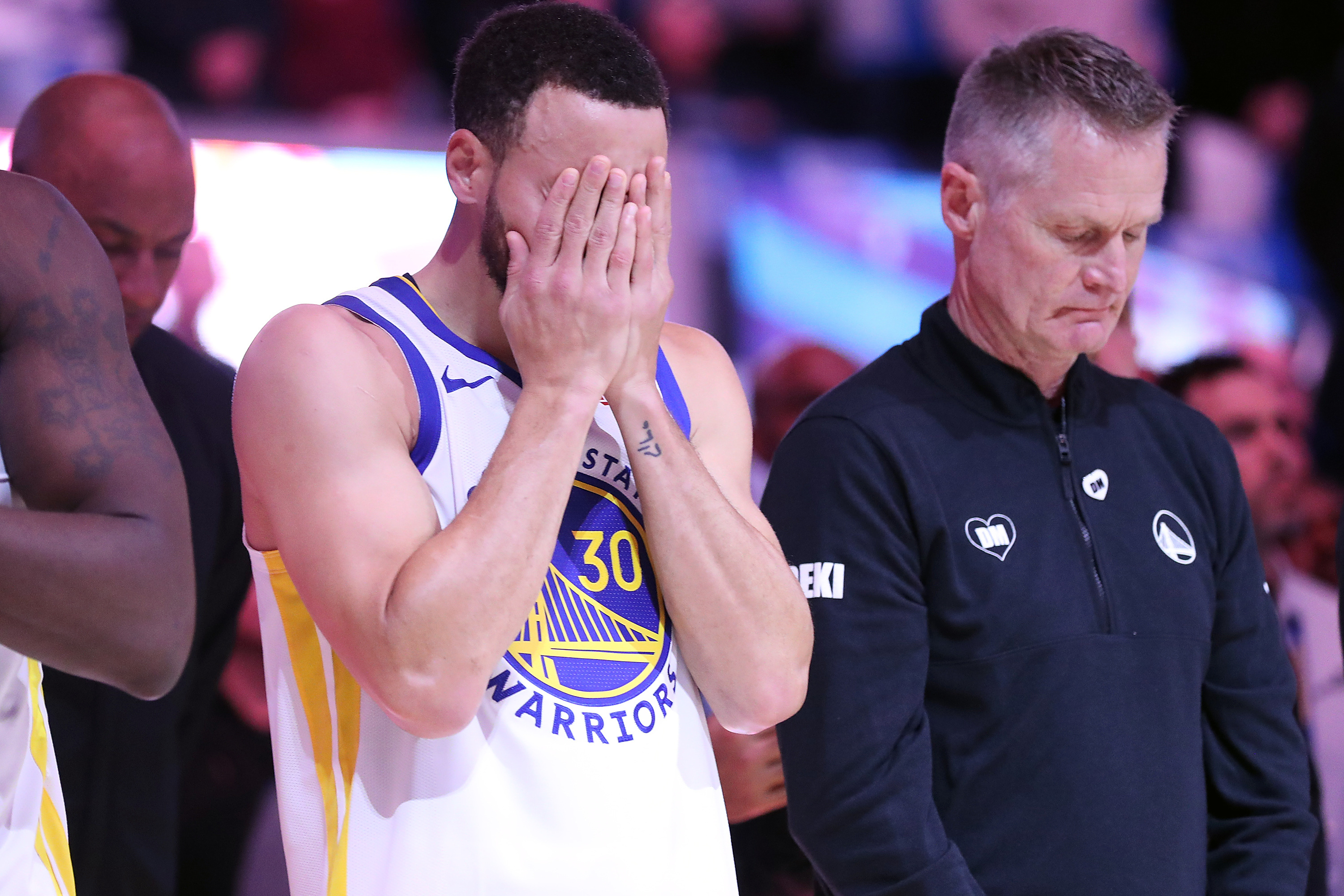 世俱杯官网-包含灯泡人主场大胜勇士，再创历史记录的词条