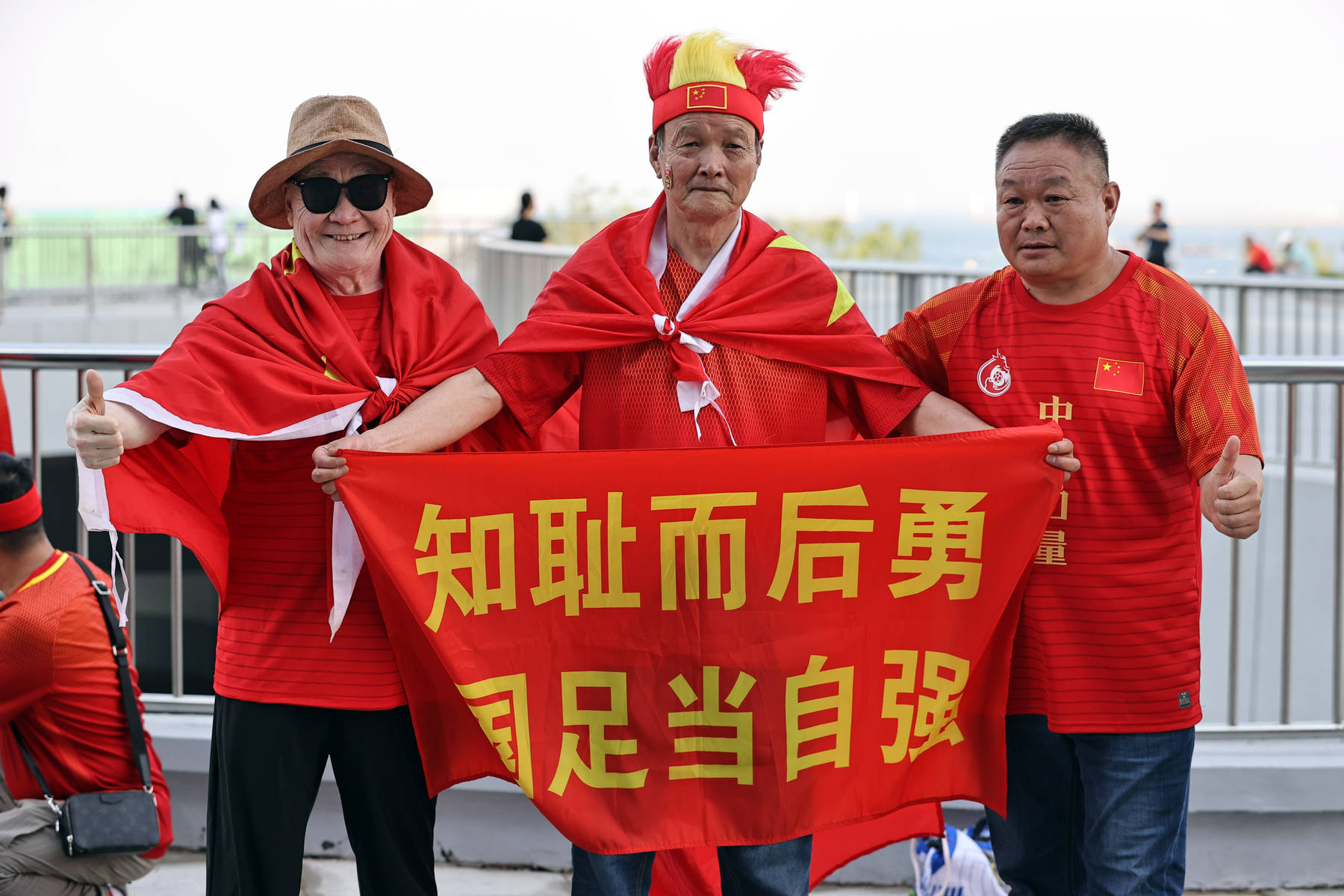 世俱杯时间-大连举办欧预赛热身赛，球迷热情高涨