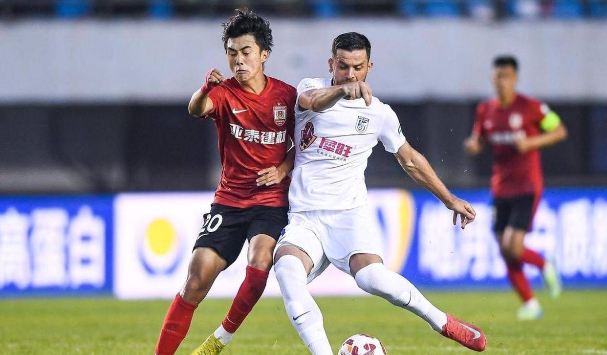 世俱杯分组-包含埃瓦尔客场小胜,继续追赶积分榜的词条