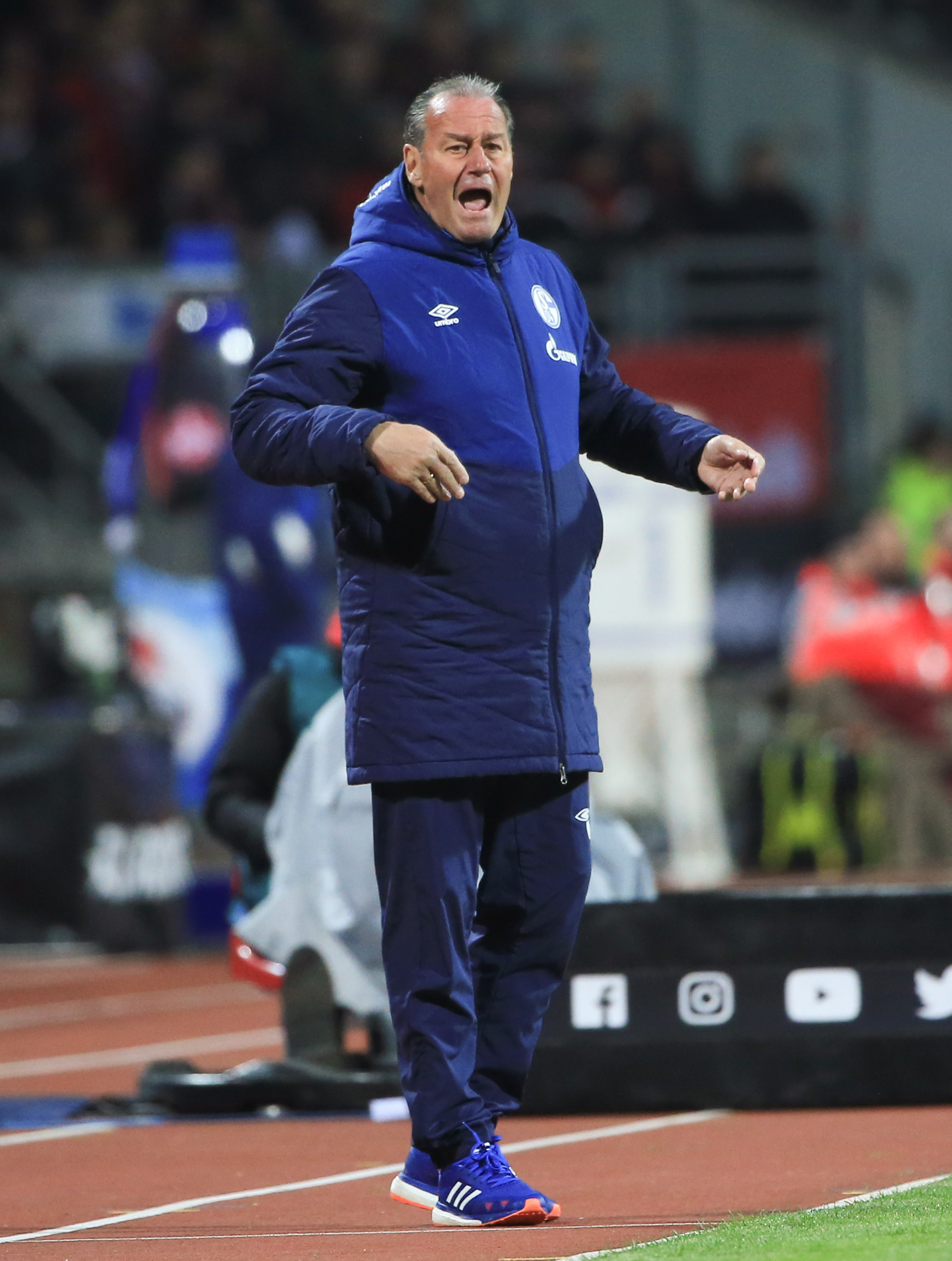 世俱杯分组-沙尔克04客场险胜,德甲豪门逆袭掀起风波的简单介绍