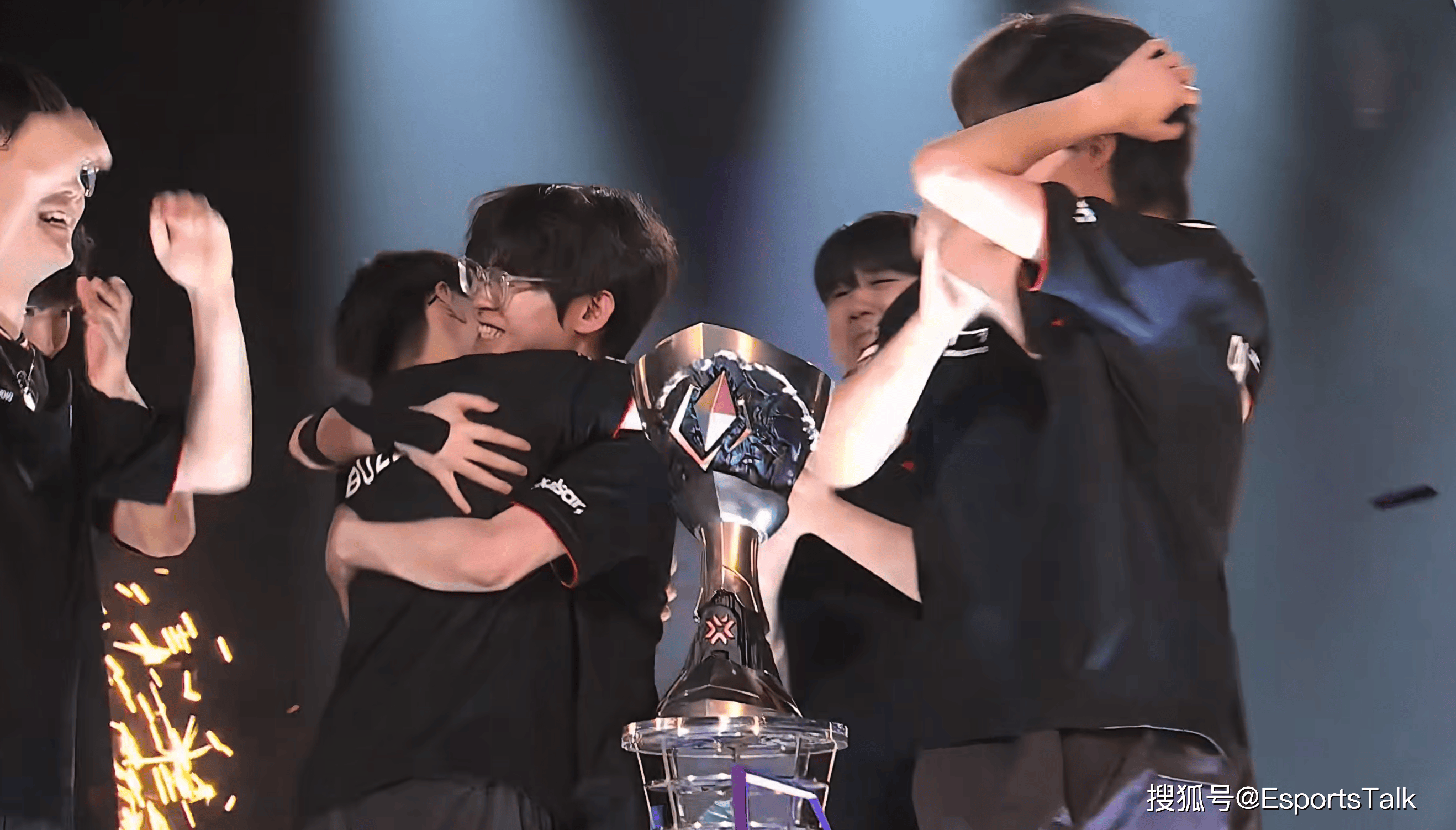 世俱杯-SHR轻取FPX，Chovy开启传奇时刻焦点之战小组赛，让粉丝疯狂欢呼