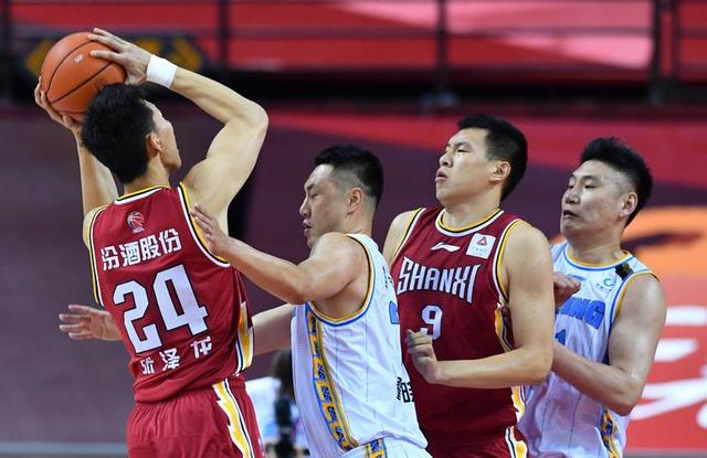 利用战术智慧，球队取得赛季胜利