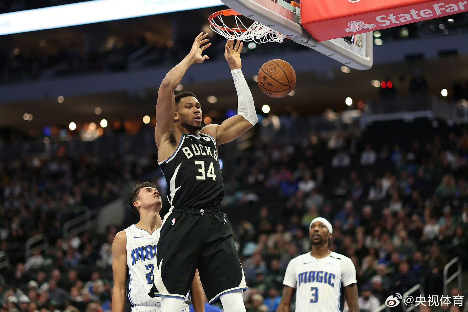 世俱杯决赛-雄鹿完胜魔术,字母哥砍下39分的简单介绍