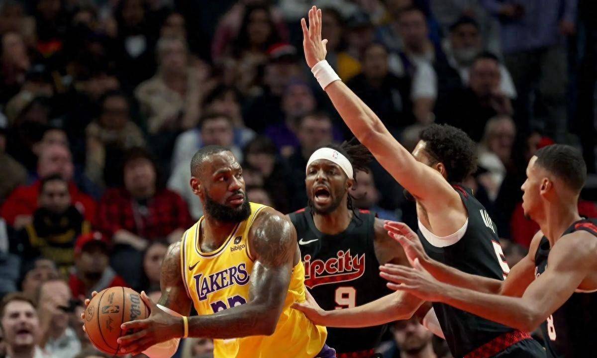 湖人全队合力砍下120分,击败开拓者 湖人全队合力砍下120分,击败开拓者