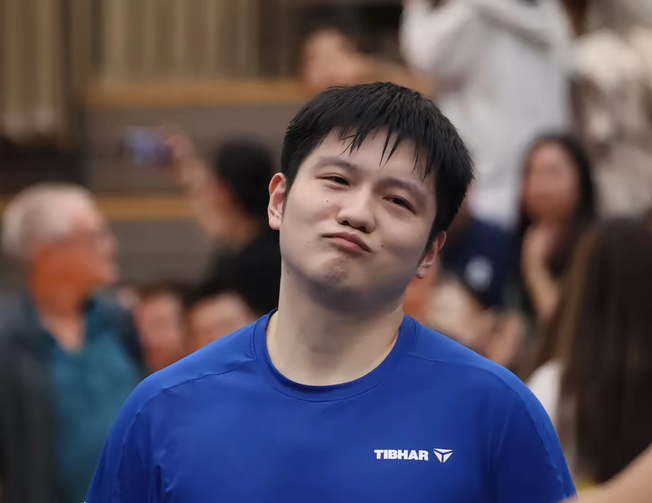 世俱杯参赛资格-英格兰队轻取波兰队，樊振东扛起全队